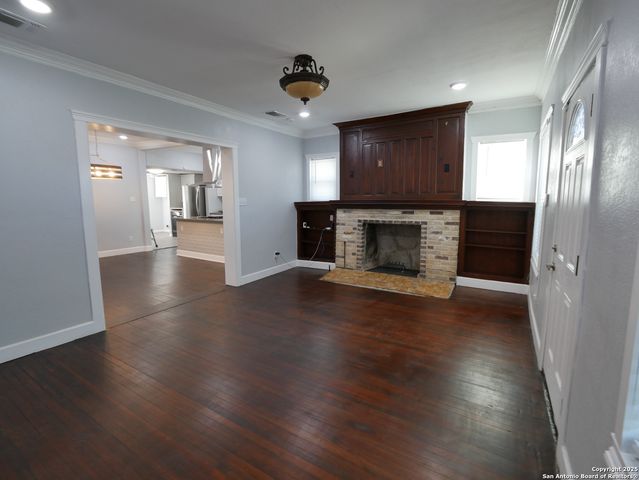 1142 W Lynwood, San Antonio, TX 78201