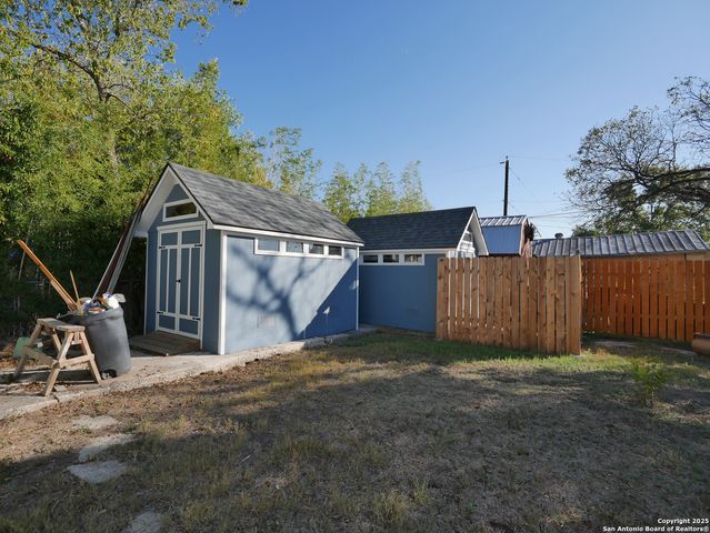 1142 W Lynwood, San Antonio, TX 78201