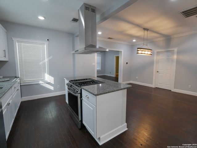 1142 W Lynwood, San Antonio, TX 78201