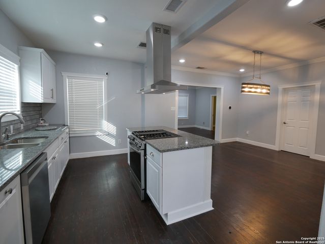 1142 W Lynwood, San Antonio, TX 78201