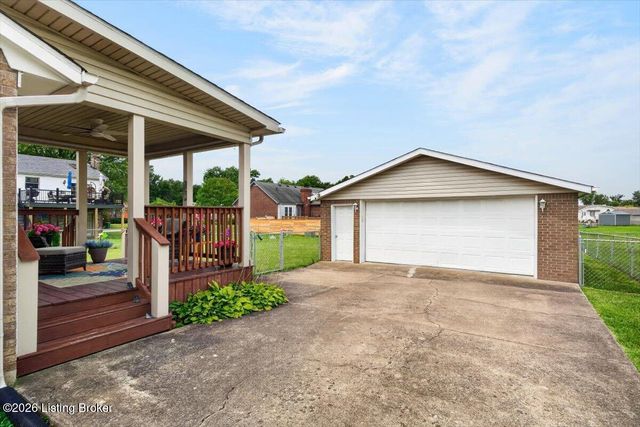 4703 Tivis Ct, Louisville, KY 40218