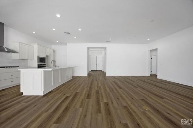 7017 Travata Court, Bakersfield, CA 93314