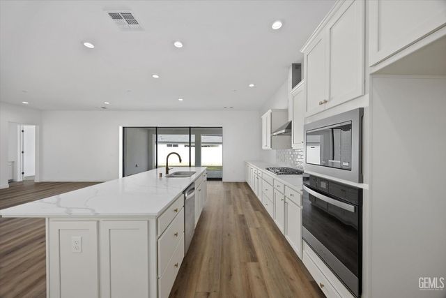 7017 Travata Court, Bakersfield, CA 93314