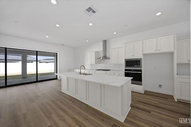 7017 Travata Court, Bakersfield, CA 93314