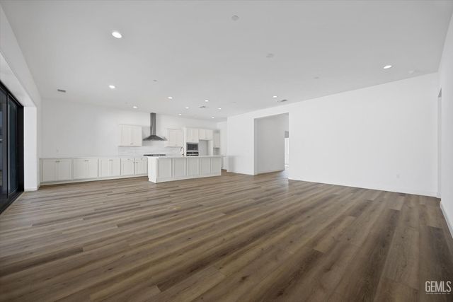 7017 Travata Court, Bakersfield, CA 93314