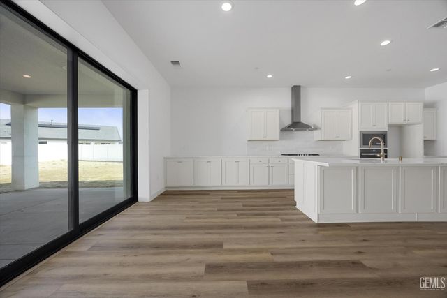 7017 Travata Court, Bakersfield, CA 93314