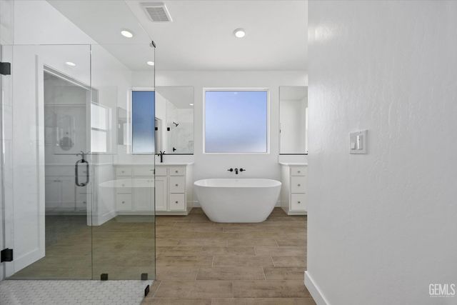 7017 Travata Court, Bakersfield, CA 93314