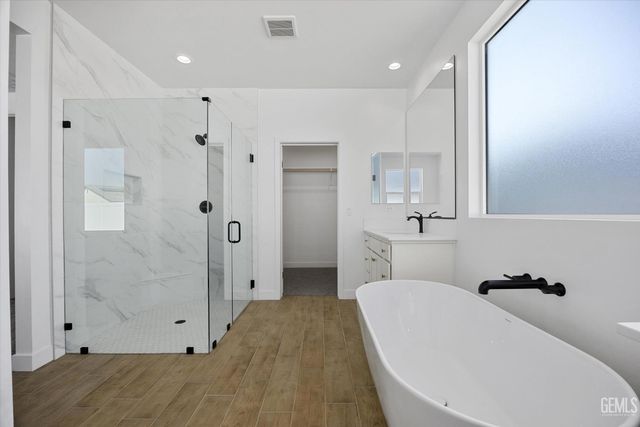 7017 Travata Court, Bakersfield, CA 93314