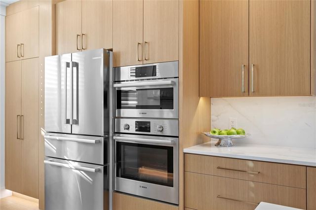 1067 PINELLAS BAYWAY S, St Petersburg, FL 33715