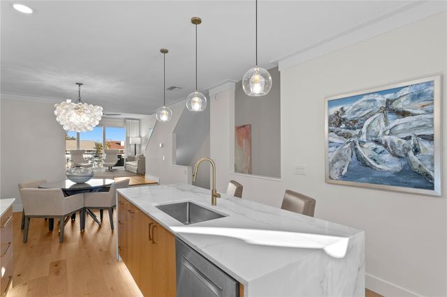 1067 PINELLAS BAYWAY S, St Petersburg, FL 33715