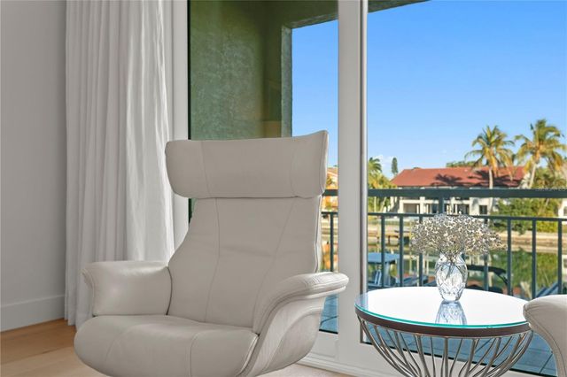 1067 PINELLAS BAYWAY S, St Petersburg, FL 33715