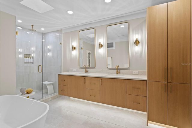 1067 PINELLAS BAYWAY S, St Petersburg, FL 33715