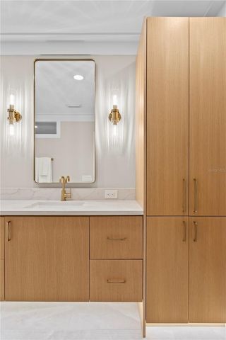 1067 PINELLAS BAYWAY S, St Petersburg, FL 33715