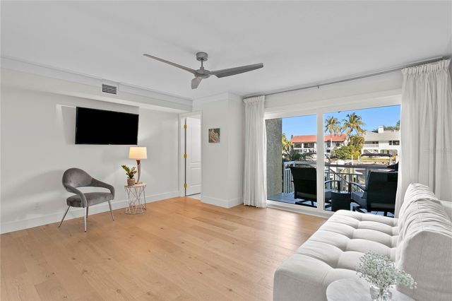 1067 PINELLAS BAYWAY S, St Petersburg, FL 33715