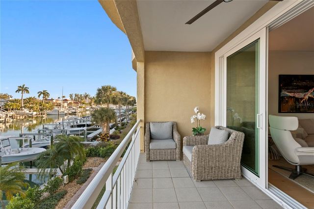 1067 PINELLAS BAYWAY S, St Petersburg, FL 33715