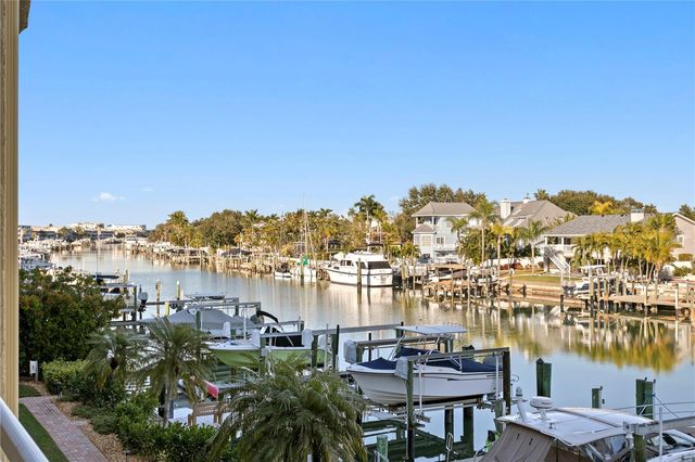 1067 PINELLAS BAYWAY S, St Petersburg, FL 33715