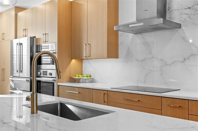 1067 PINELLAS BAYWAY S, St Petersburg, FL 33715