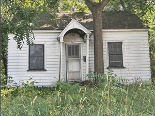 697 W Grand Avenue, Muskegon, MI 49441