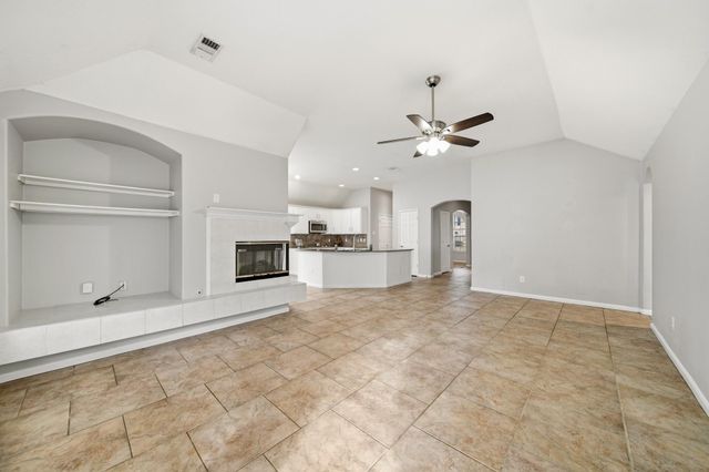 2710 W Oaks Circle E, Pearland, TX 77584