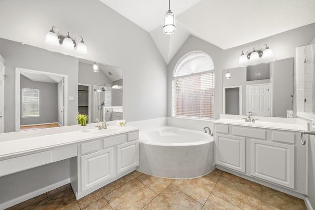 2710 W Oaks Circle E, Pearland, TX 77584