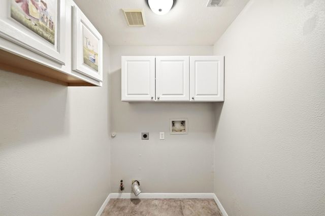 2710 W Oaks Circle E, Pearland, TX 77584