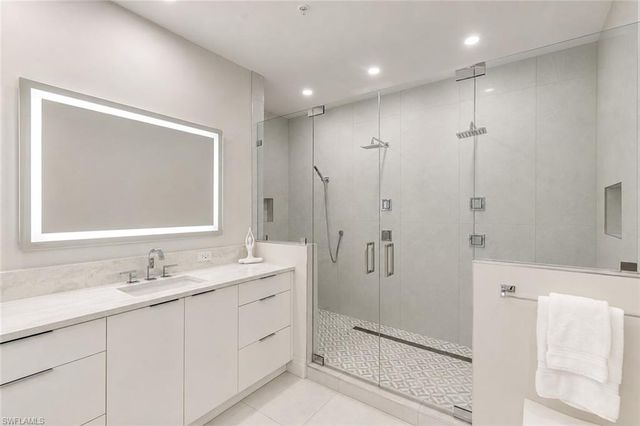 173 Colonade CIR 1401, Naples, FL 34103
