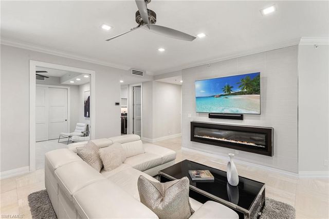 173 Colonade CIR 1401, Naples, FL 34103