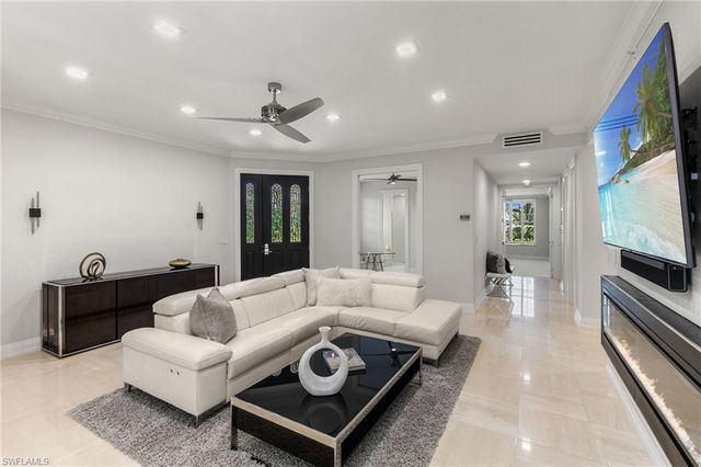 173 Colonade CIR 1401, Naples, FL 34103