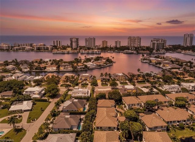 173 Colonade CIR 1401, Naples, FL 34103
