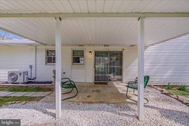 211 CRESTVIEW LN, Berkeley Springs, WV 25411