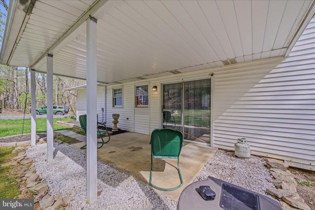 211 CRESTVIEW LN, Berkeley Springs, WV 25411
