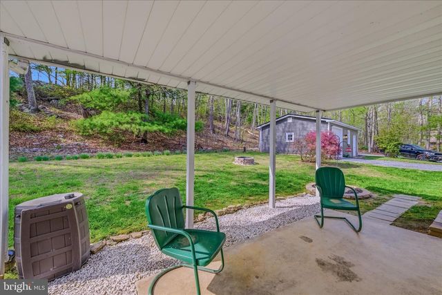 211 CRESTVIEW LN, Berkeley Springs, WV 25411