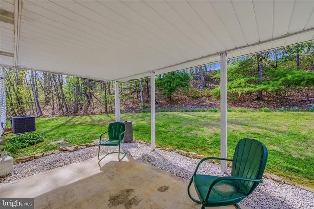 211 CRESTVIEW LN, Berkeley Springs, WV 25411