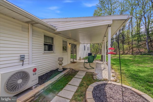 211 CRESTVIEW LN, Berkeley Springs, WV 25411