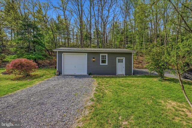 211 CRESTVIEW LN, Berkeley Springs, WV 25411