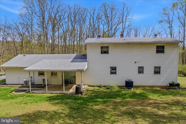 211 CRESTVIEW LN, Berkeley Springs, WV 25411