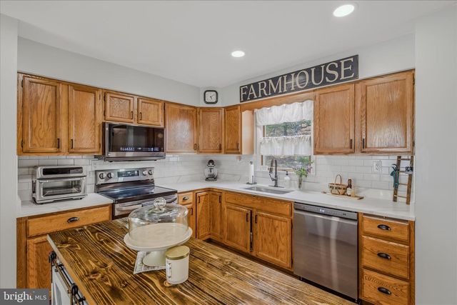 211 CRESTVIEW LN, Berkeley Springs, WV 25411
