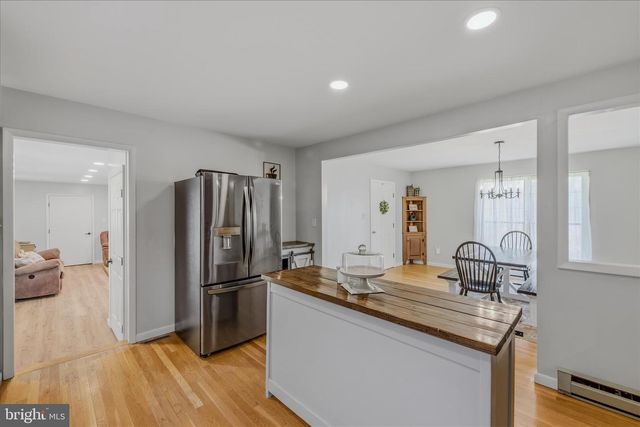211 CRESTVIEW LN, Berkeley Springs, WV 25411