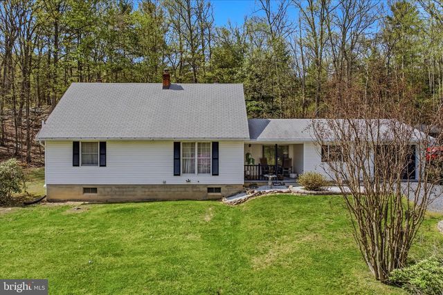 211 CRESTVIEW LN, Berkeley Springs, WV 25411