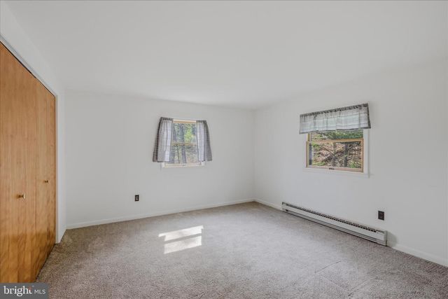 211 CRESTVIEW LN, Berkeley Springs, WV 25411