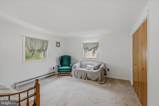 211 CRESTVIEW LN, Berkeley Springs, WV 25411