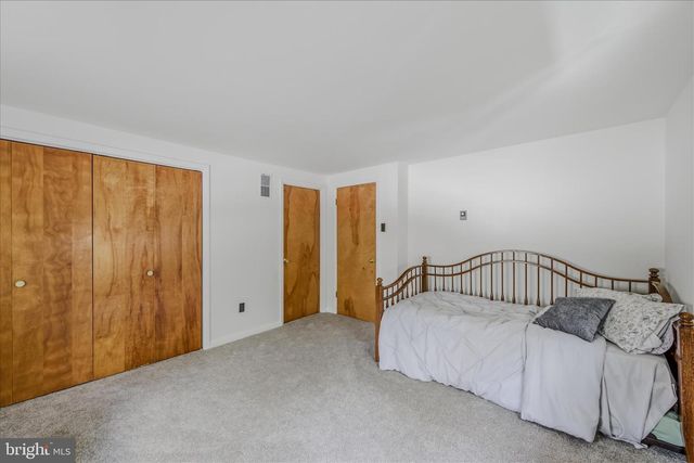 211 CRESTVIEW LN, Berkeley Springs, WV 25411