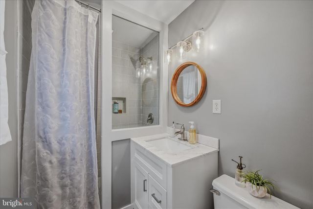 211 CRESTVIEW LN, Berkeley Springs, WV 25411