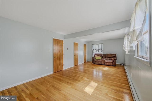 211 CRESTVIEW LN, Berkeley Springs, WV 25411
