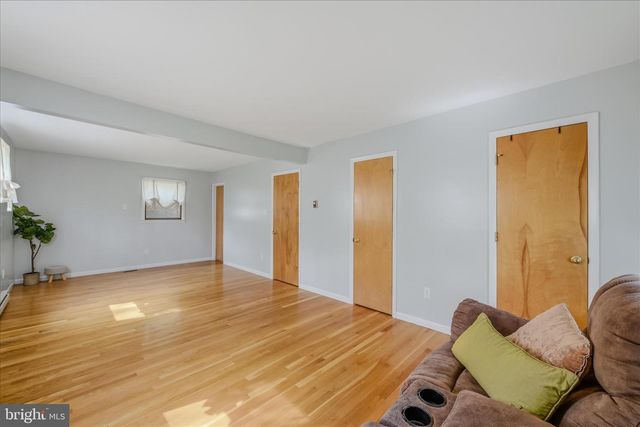 211 CRESTVIEW LN, Berkeley Springs, WV 25411