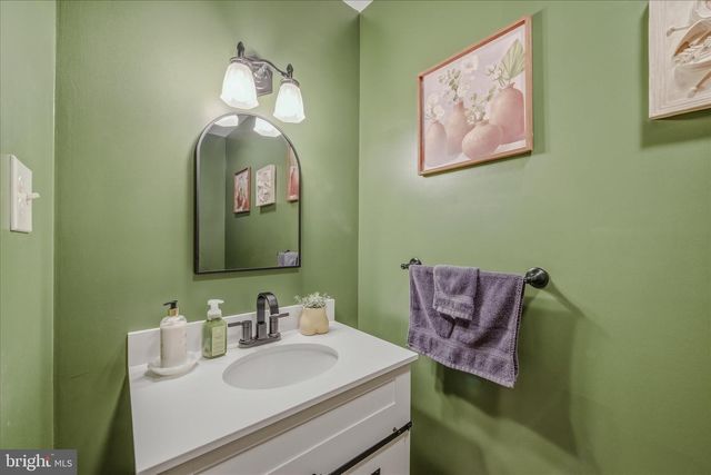 211 CRESTVIEW LN, Berkeley Springs, WV 25411