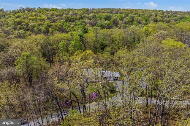 211 CRESTVIEW LN, Berkeley Springs, WV 25411