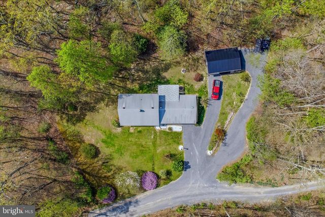 211 CRESTVIEW LN, Berkeley Springs, WV 25411