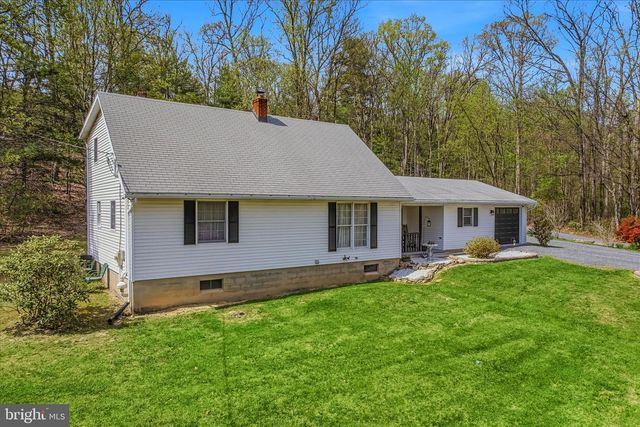 211 CRESTVIEW LN, Berkeley Springs, WV 25411