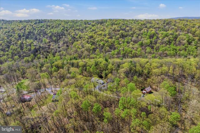211 CRESTVIEW LN, Berkeley Springs, WV 25411